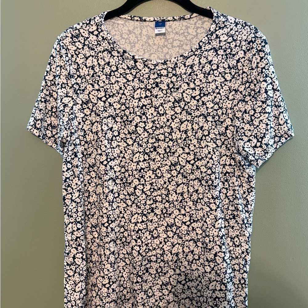 Old Navy Blue and White Floral Short Sleeve Top